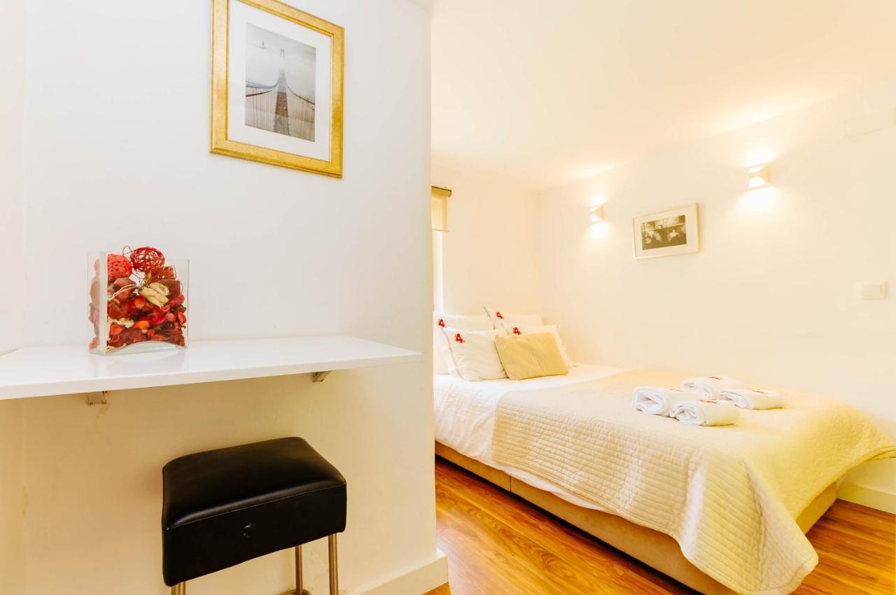 Rent4Rest Bairro Alto Charming 1Bd Apartment Lisboa Exteriör bild